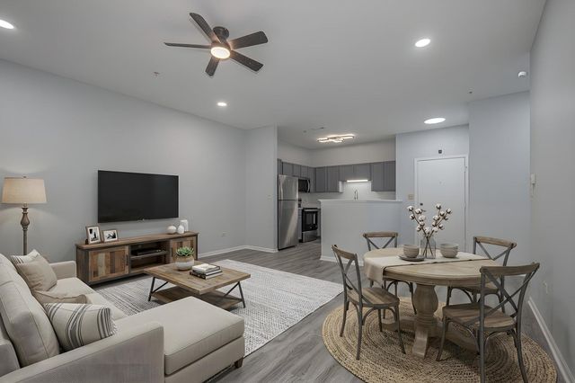 801 N Mclean Boulevard 146, Elgin, IL 60123