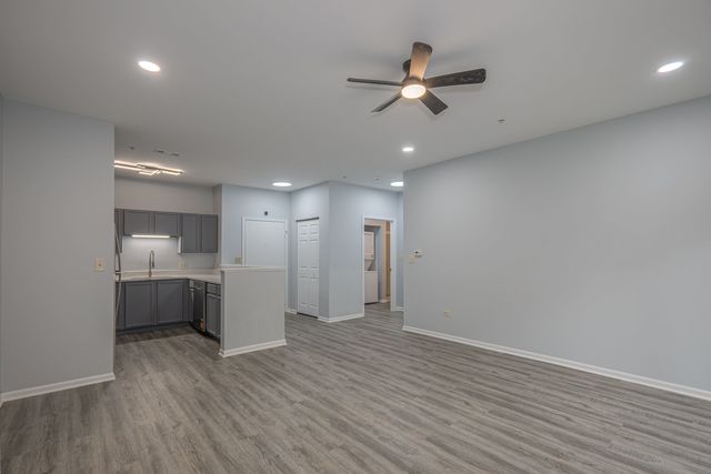801 N Mclean Boulevard 146, Elgin, IL 60123