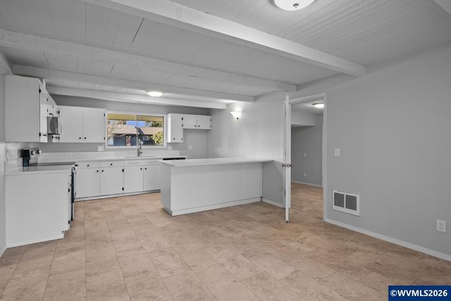 615 Sacre Ln N, Monmouth, OR 97361