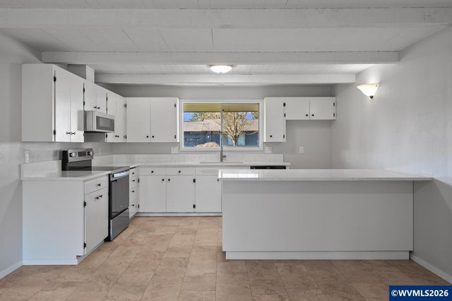 615 Sacre Ln N, Monmouth, OR 97361