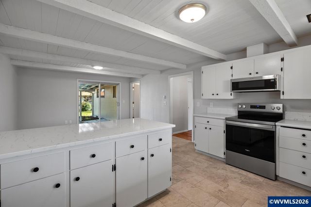 615 Sacre Ln N, Monmouth, OR 97361