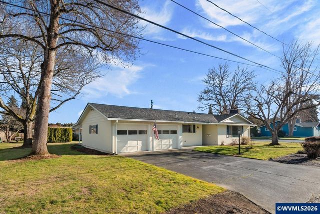 615 Sacre Ln N, Monmouth, OR 97361
