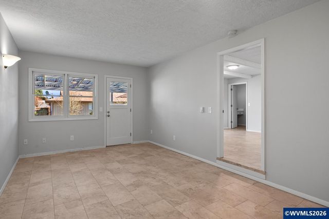 615 Sacre Ln N, Monmouth, OR 97361