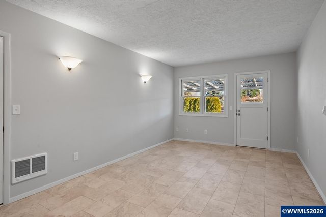 615 Sacre Ln N, Monmouth, OR 97361