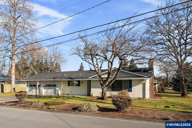 615 Sacre Ln N, Monmouth, OR 97361