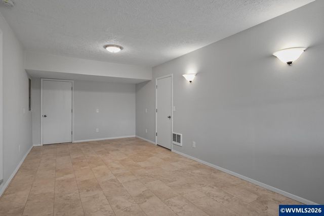615 Sacre Ln N, Monmouth, OR 97361