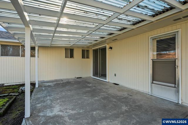 615 Sacre Ln N, Monmouth, OR 97361