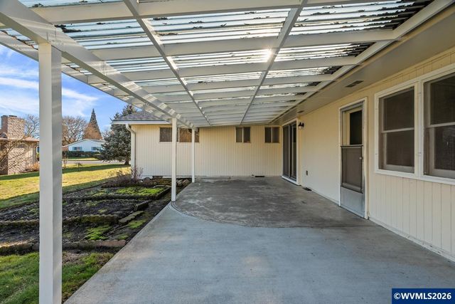 615 Sacre Ln N, Monmouth, OR 97361