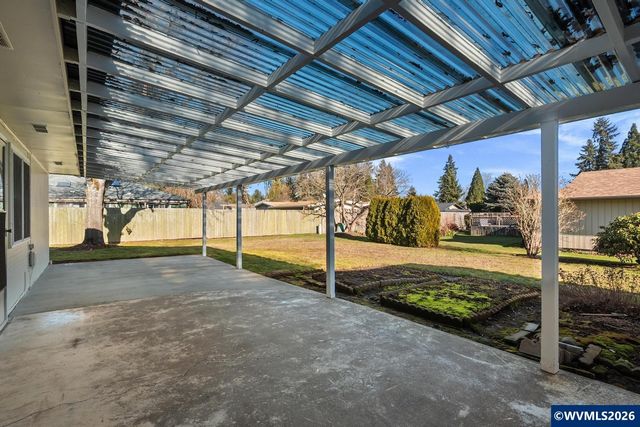 615 Sacre Ln N, Monmouth, OR 97361
