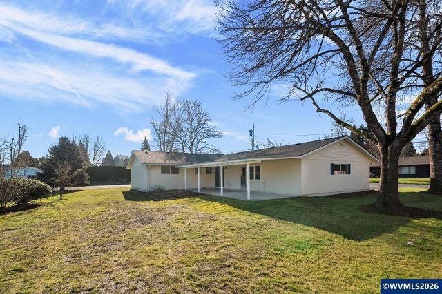 615 Sacre Ln N, Monmouth, OR 97361