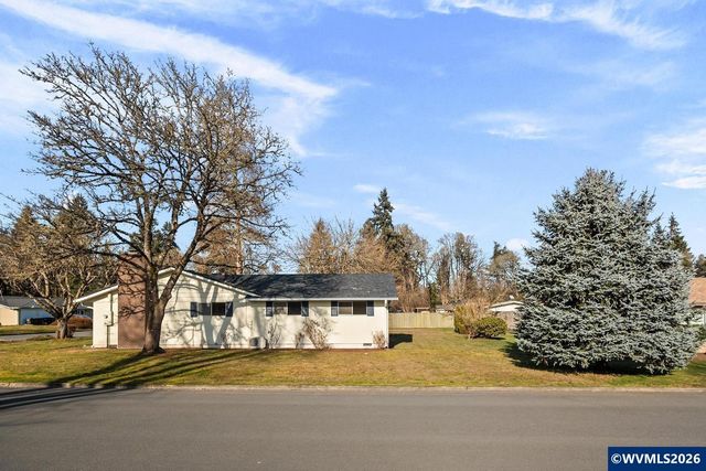 615 Sacre Ln N, Monmouth, OR 97361