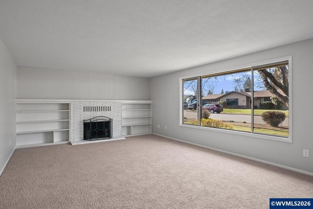 615 Sacre Ln N, Monmouth, OR 97361