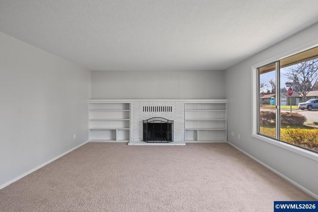 615 Sacre Ln N, Monmouth, OR 97361