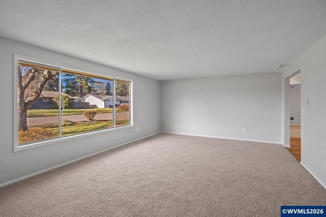 615 Sacre Ln N, Monmouth, OR 97361