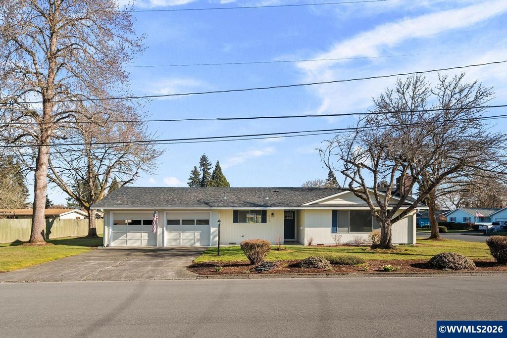 615 Sacre Ln N, Monmouth, OR 97361