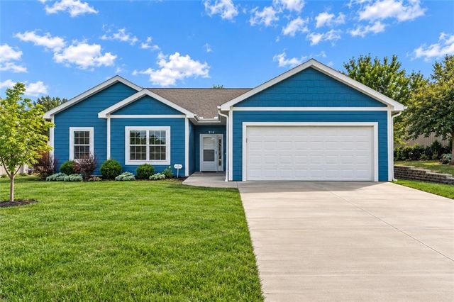 216 Meadowbrook Lane, Wellsville, KS 66092