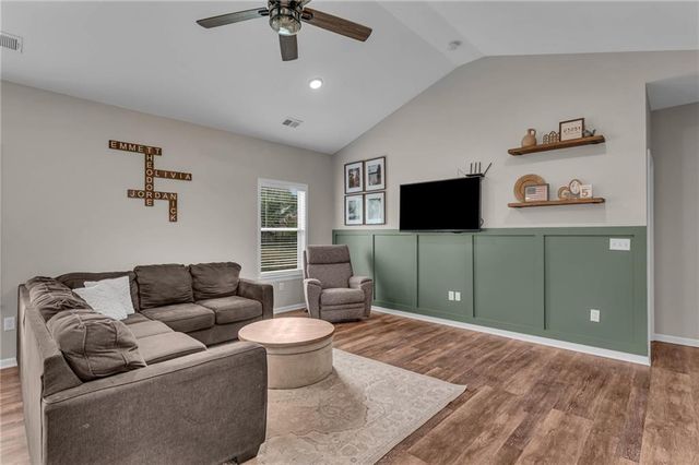 216 Meadowbrook Lane, Wellsville, KS 66092