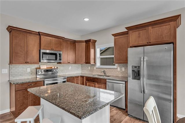 216 Meadowbrook Lane, Wellsville, KS 66092