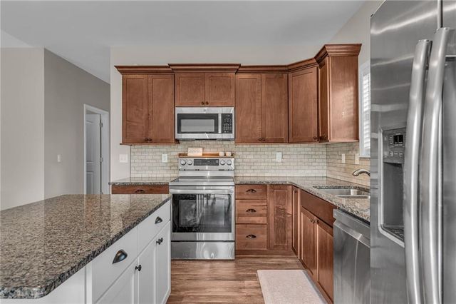 216 Meadowbrook Lane, Wellsville, KS 66092