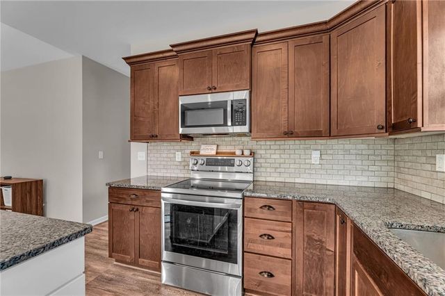 216 Meadowbrook Lane, Wellsville, KS 66092