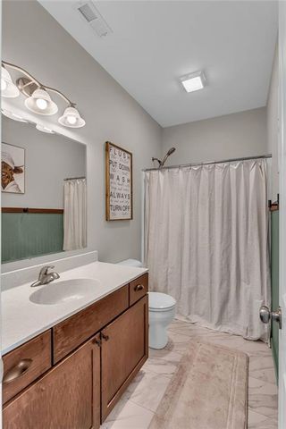 216 Meadowbrook Lane, Wellsville, KS 66092