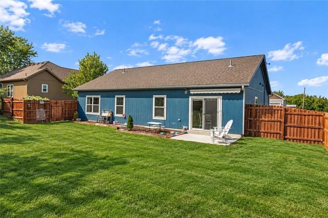 216 Meadowbrook Lane, Wellsville, KS 66092