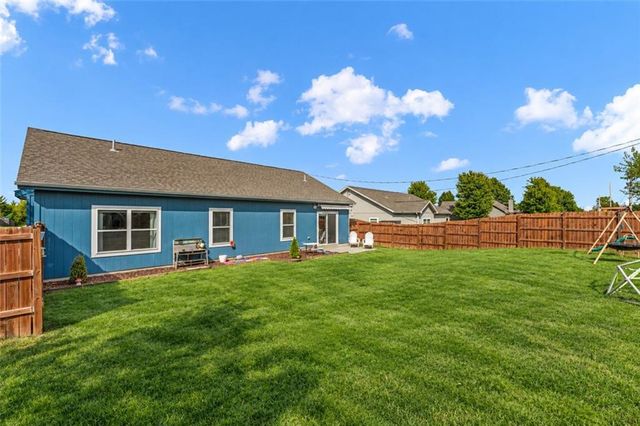 216 Meadowbrook Lane, Wellsville, KS 66092
