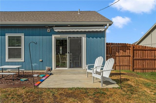 216 Meadowbrook Lane, Wellsville, KS 66092