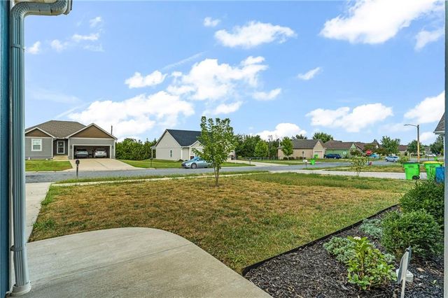 216 Meadowbrook Lane, Wellsville, KS 66092