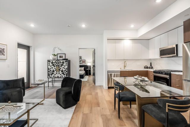 139 S Oak Knoll Avenue 104, Pasadena, CA 91101