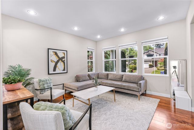 23977 SE 10th Street, Sammamish, WA 98075
