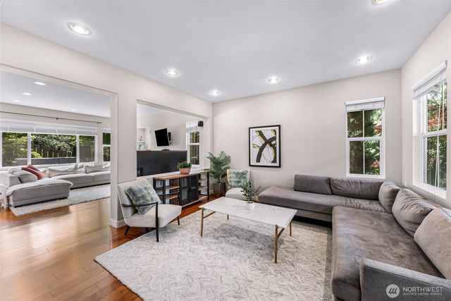 23977 SE 10th Street, Sammamish, WA 98075