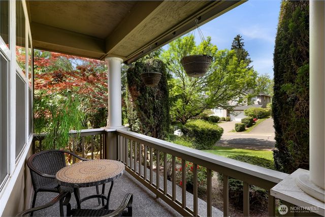 23977 SE 10th Street, Sammamish, WA 98075