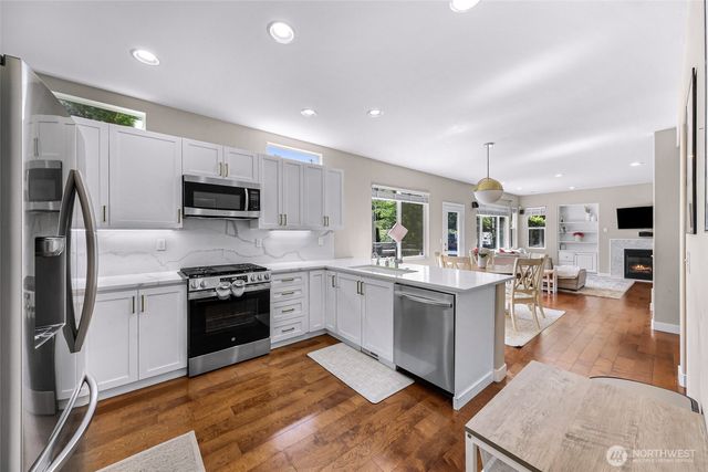 23977 SE 10th Street, Sammamish, WA 98075