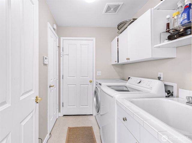 23977 SE 10th Street, Sammamish, WA 98075