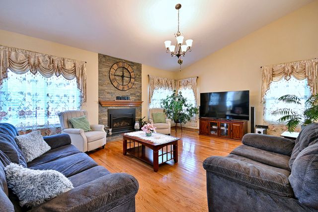 1452 Sage Drive, Bolingbrook, IL 60490