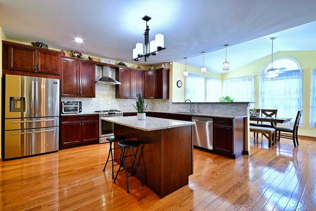 1452 Sage Drive, Bolingbrook, IL 60490