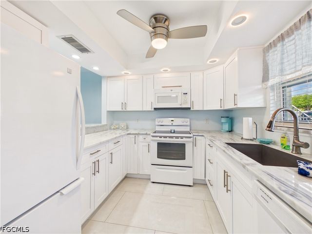 300 Valley Stream DR 3D, Naples, FL 34113