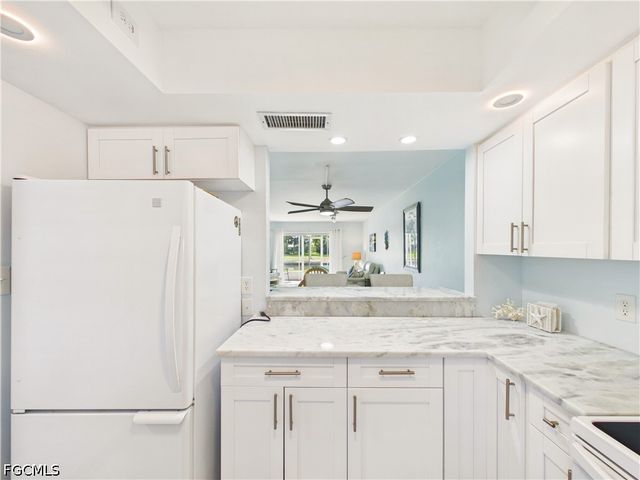 300 Valley Stream DR 3D, Naples, FL 34113