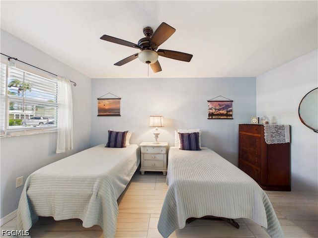 300 Valley Stream DR 3D, Naples, FL 34113