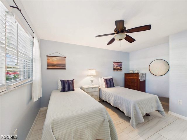 300 Valley Stream DR 3D, Naples, FL 34113