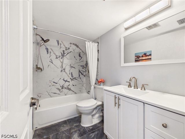 300 Valley Stream DR 3D, Naples, FL 34113