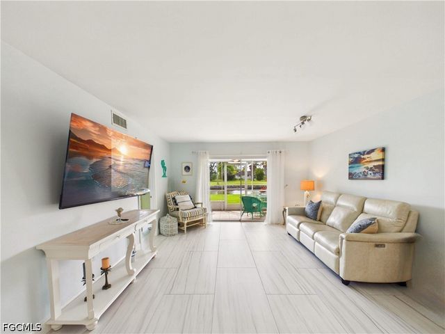 300 Valley Stream DR 3D, Naples, FL 34113