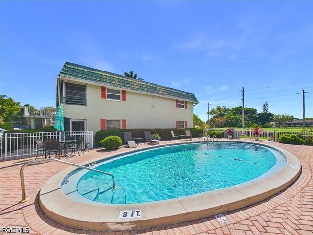 300 Valley Stream DR 3D, Naples, FL 34113