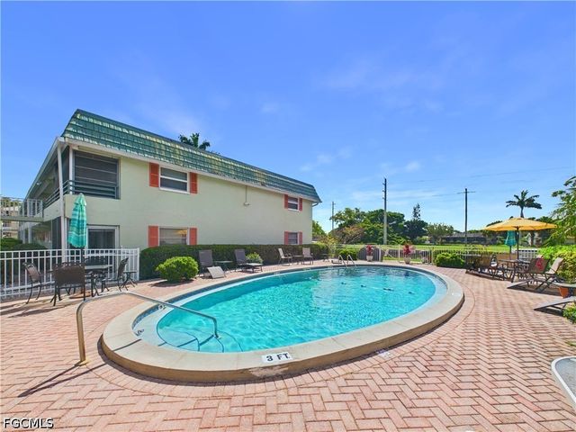 300 Valley Stream DR 3D, Naples, FL 34113