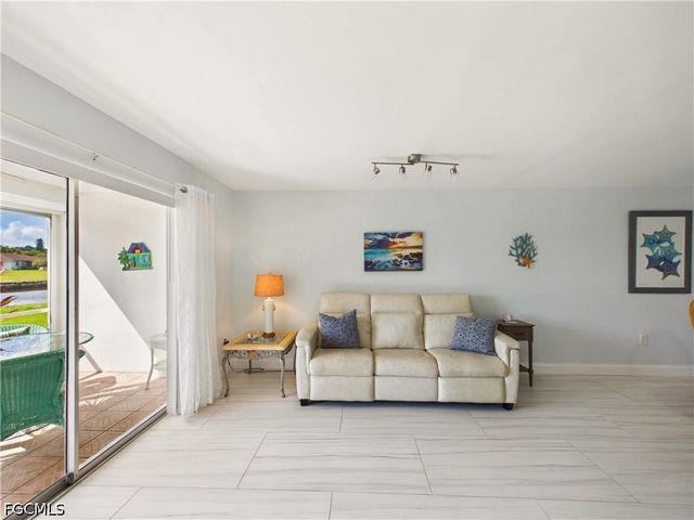 300 Valley Stream DR 3D, Naples, FL 34113