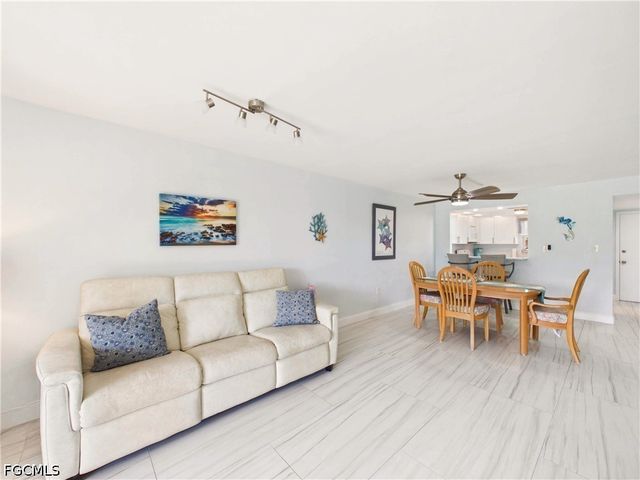 300 Valley Stream DR 3D, Naples, FL 34113