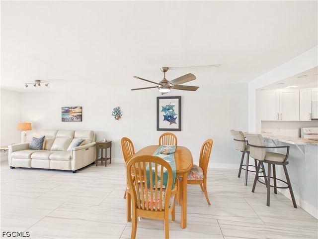 300 Valley Stream DR 3D, Naples, FL 34113