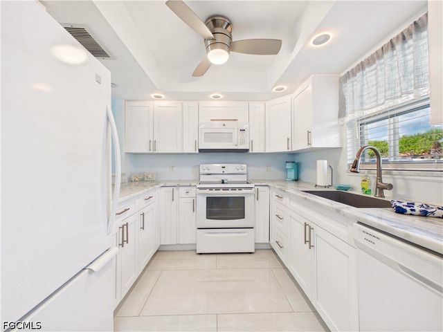 300 Valley Stream DR 3D, Naples, FL 34113
