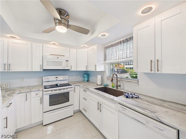 300 Valley Stream DR 3D, Naples, FL 34113